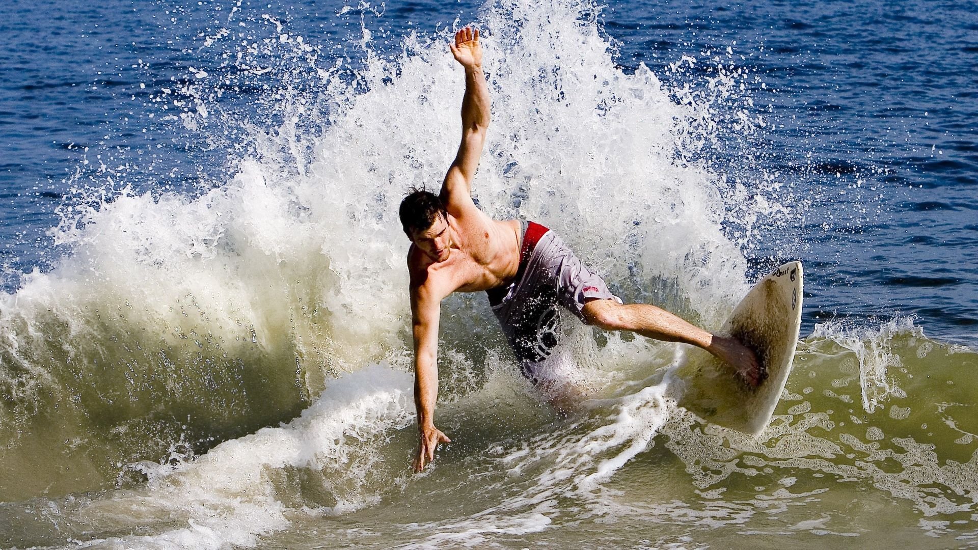 绿茵与硬木的双重奏，爱尔兰终结国际米兰，帕尔默抢七夜一战封神