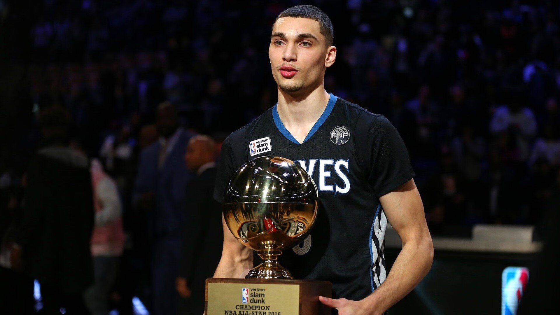 意甲焦点战之夜，西亚卡姆冠军级表现点燃圣西罗