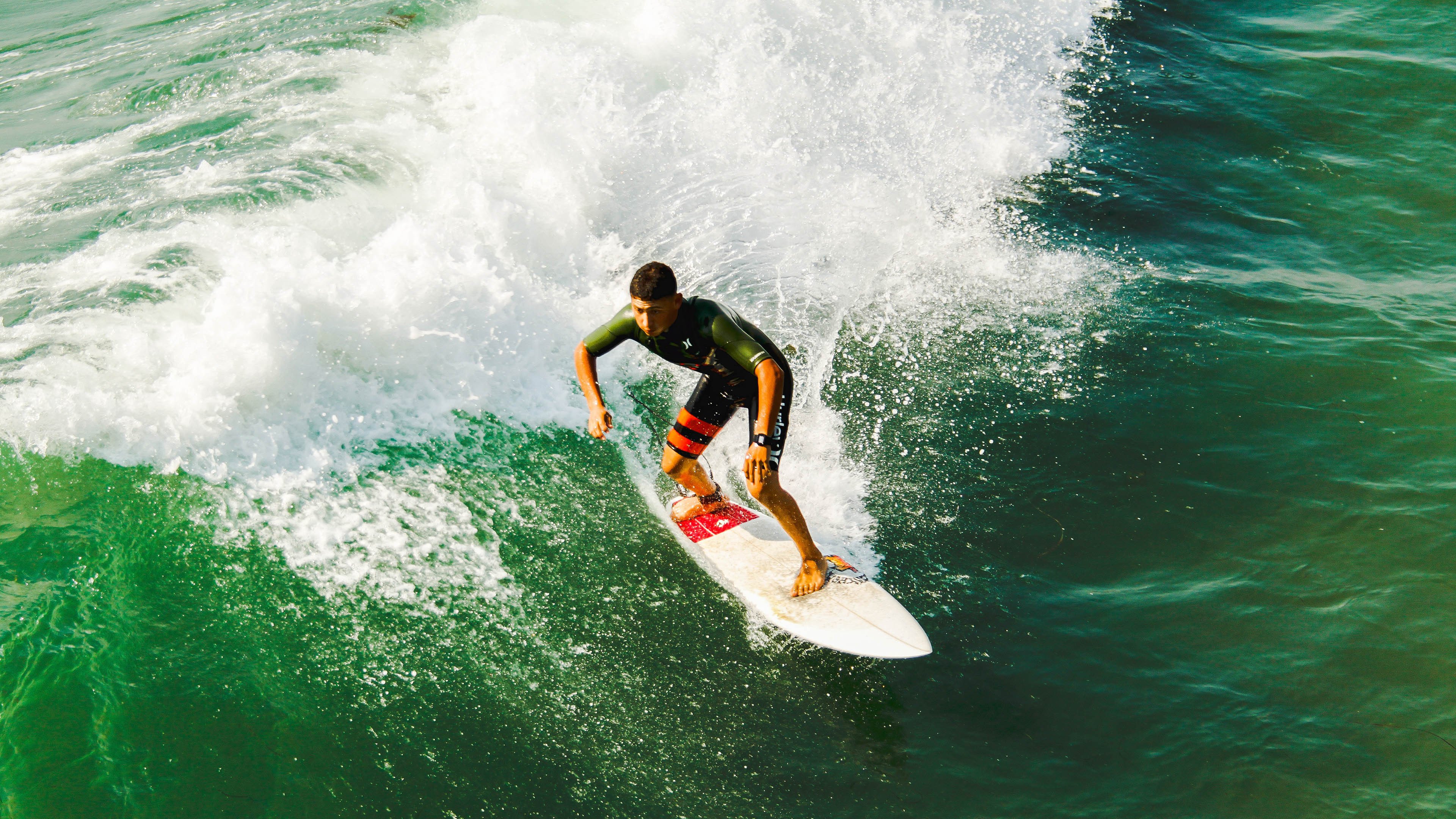 班凯罗成为全场焦点,深圳队连续得分压制广厦队